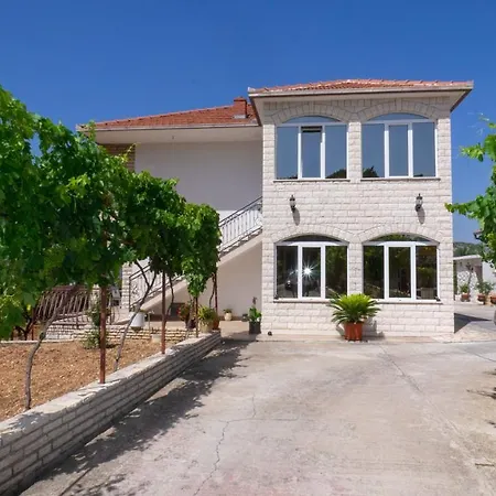 Mikael Apartment Seget Vranjica